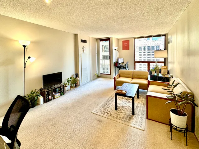 $2,100 | 200 North Dearborn Street, Unit 2605, Chicago, IL 60601