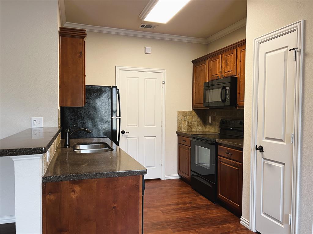 420 West Franklin Street, Unit 15 Waxahachie, TX 75165 - Photo 7 of 14