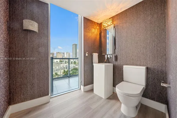 $8,000 | 185 Southwest 7th Street, Unit 803, Miami, FL 33130