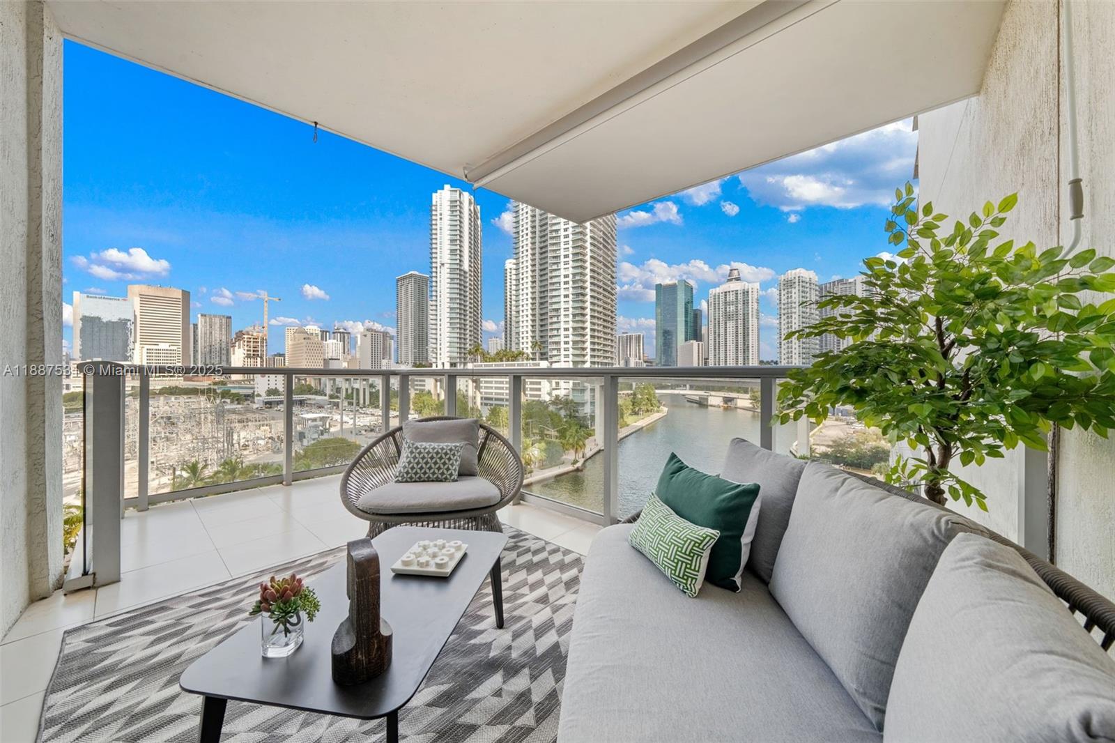 185 Southwest 7th Street, Unit 803 Miami, FL 33130 - Photo 21 of 25 a living room with furniture and a potted plant