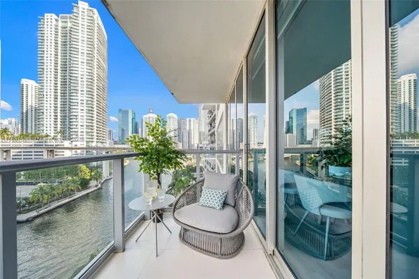 $8,000 | 185 Southwest 7th Street, Unit 803, Miami, FL 33130