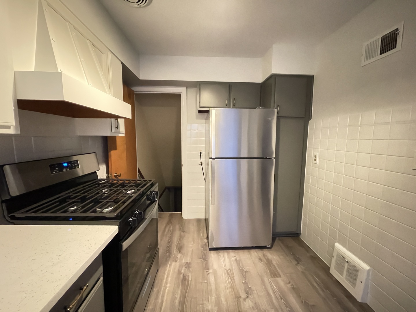 Undisclosed Address Oak Park, IL 60302 - Photo 4 of 15 a kitchen with a refrigerator and a stove