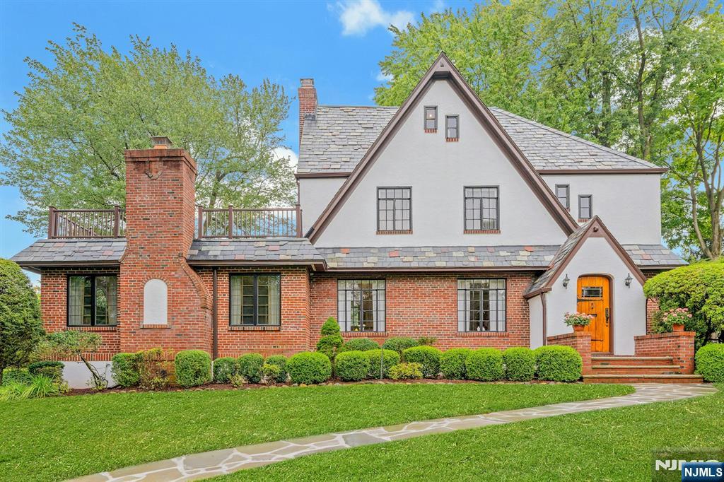 100 Norma Road Harrington Park, NJ 07640 - Photo 2 of 44 Gallery Image 2