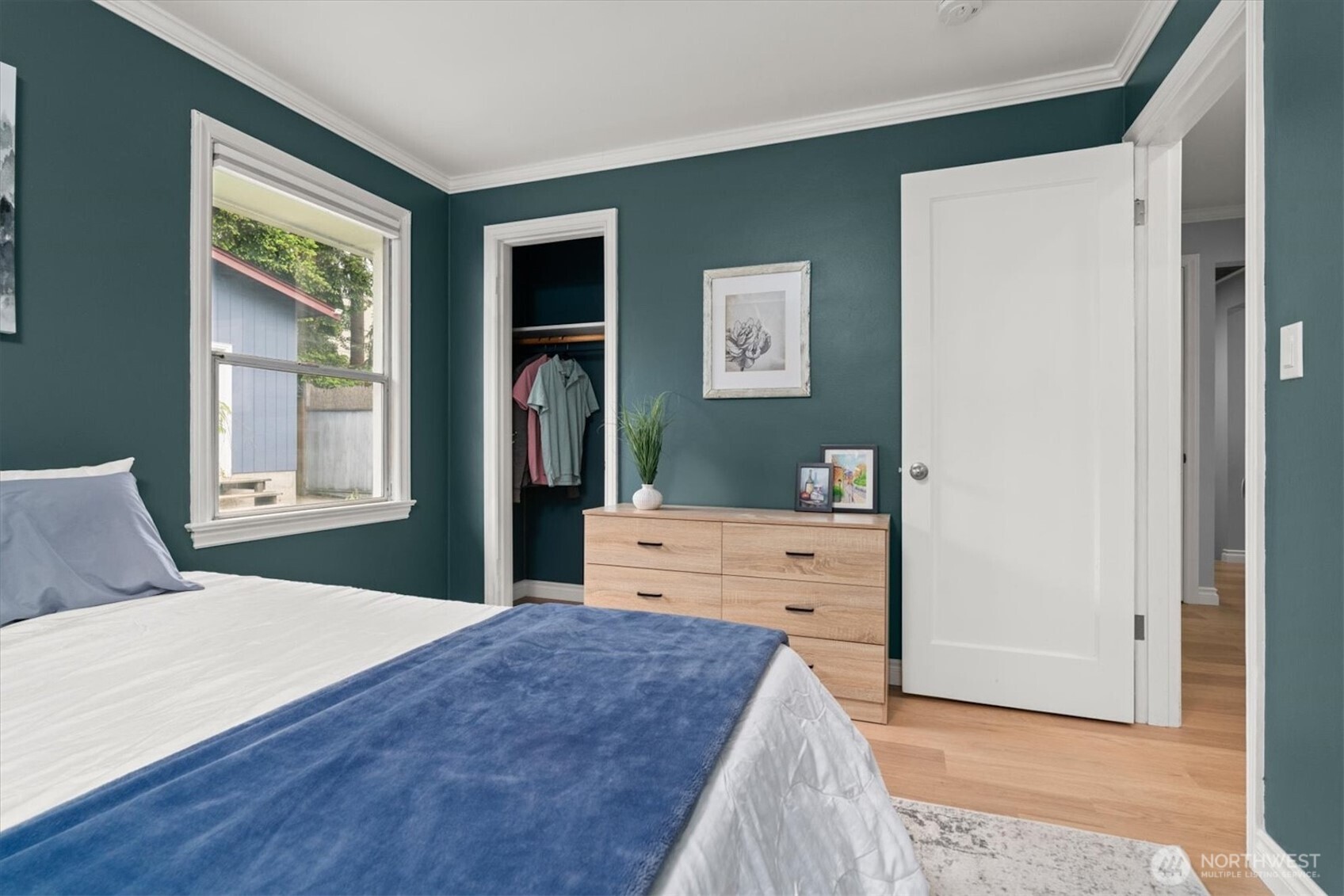 2129 42nd Avenue Southwest Seattle, WA 98116 - Photo 9 of 40