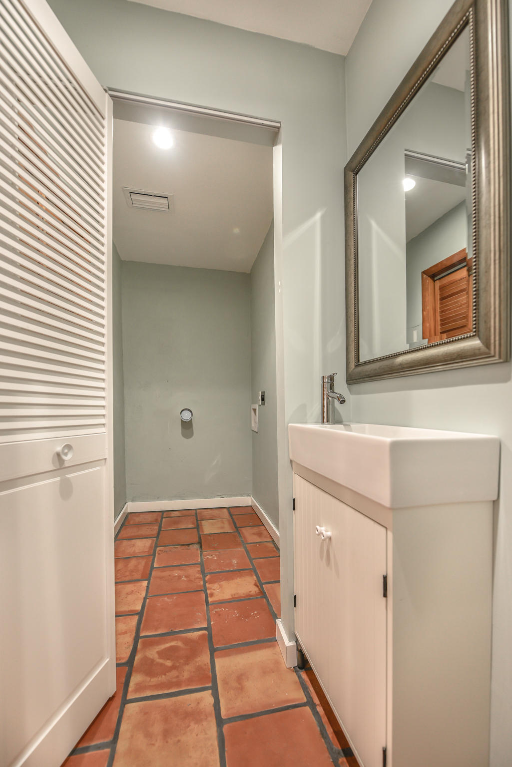 2593 Honey Road North Palm Beach, FL 33403 - Photo 12 of 30 Laundry