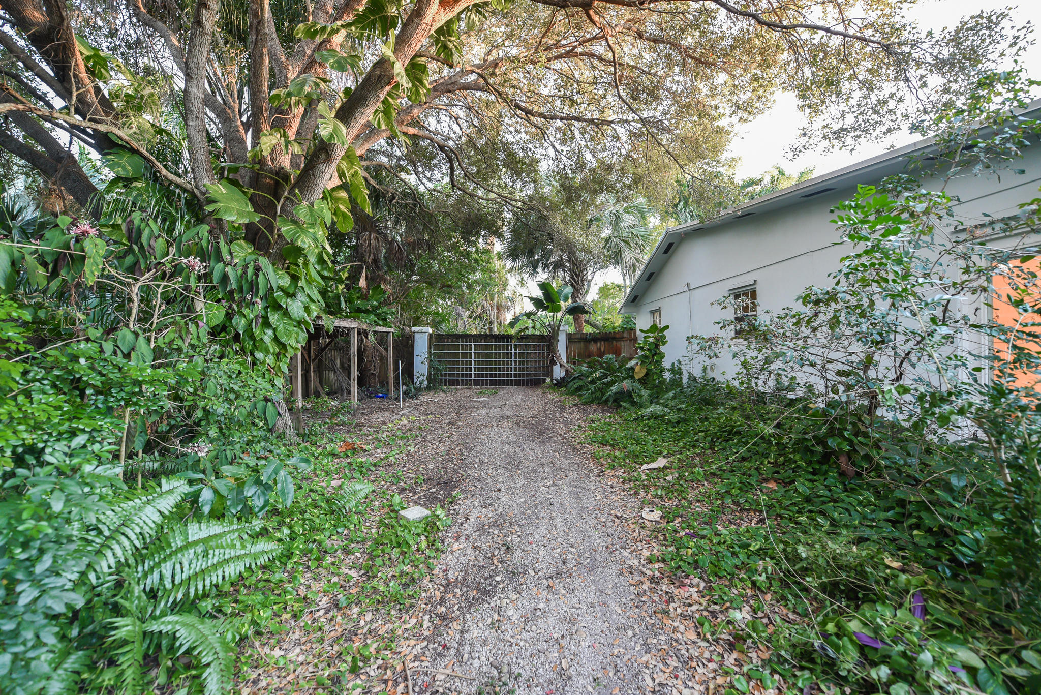 2593 Honey Road North Palm Beach, FL 33403 - Photo 16 of 30 Side Yard