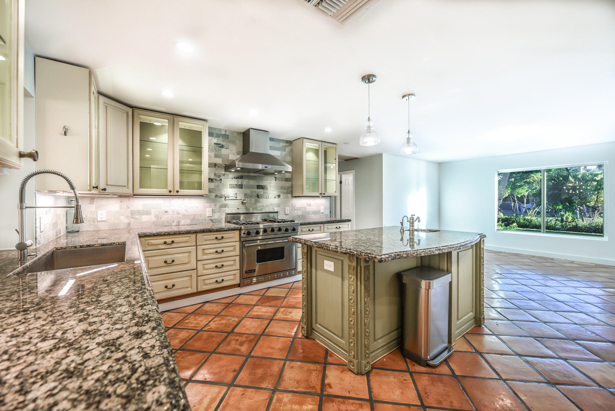 2593 Honey Road North Palm Beach, FL 33403 - Photo 3 of 30 BLQ Kitchen