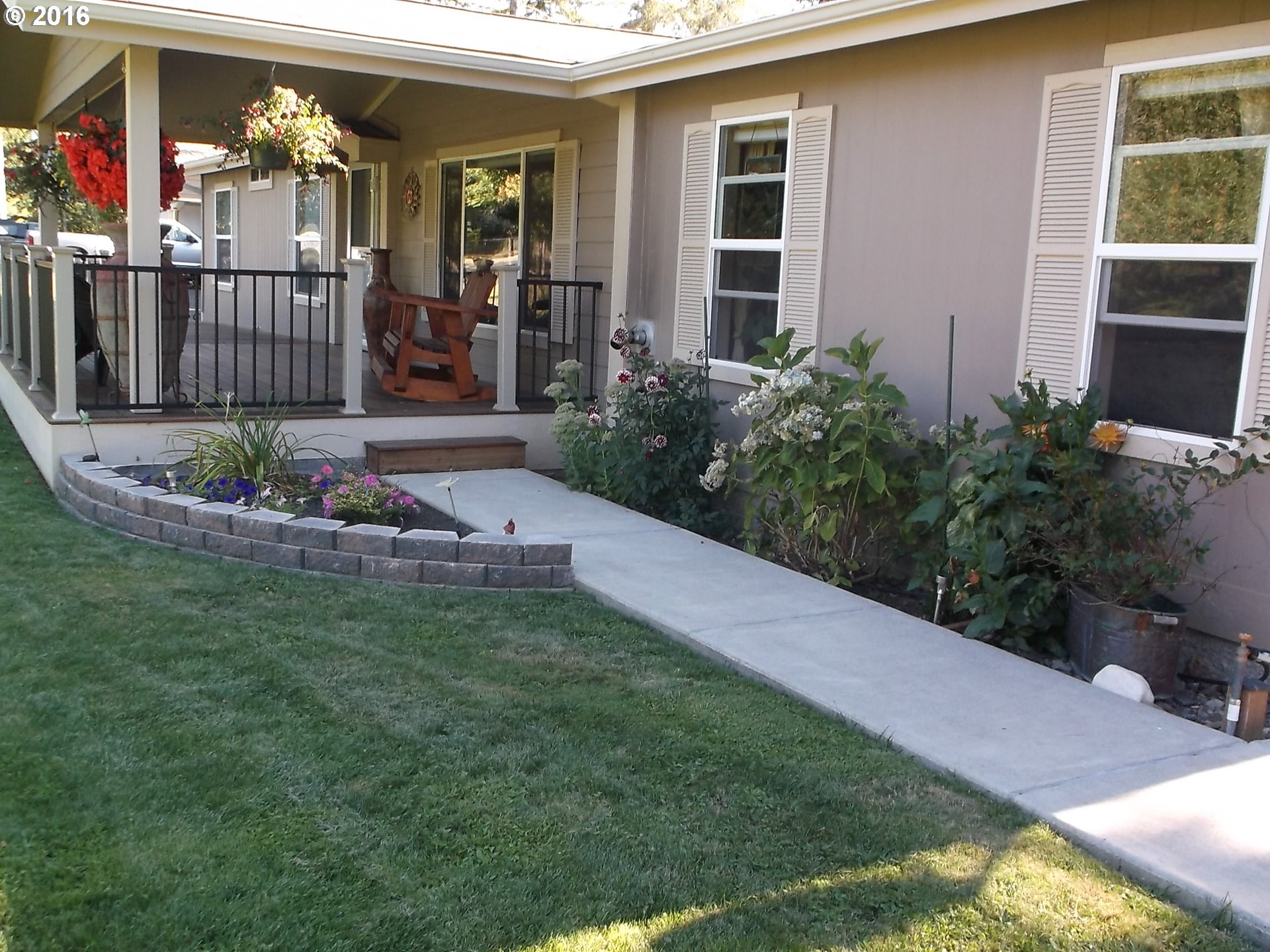 98220 Bridge Lane Myrtle Point, OR 97458 - Photo 5 of 32