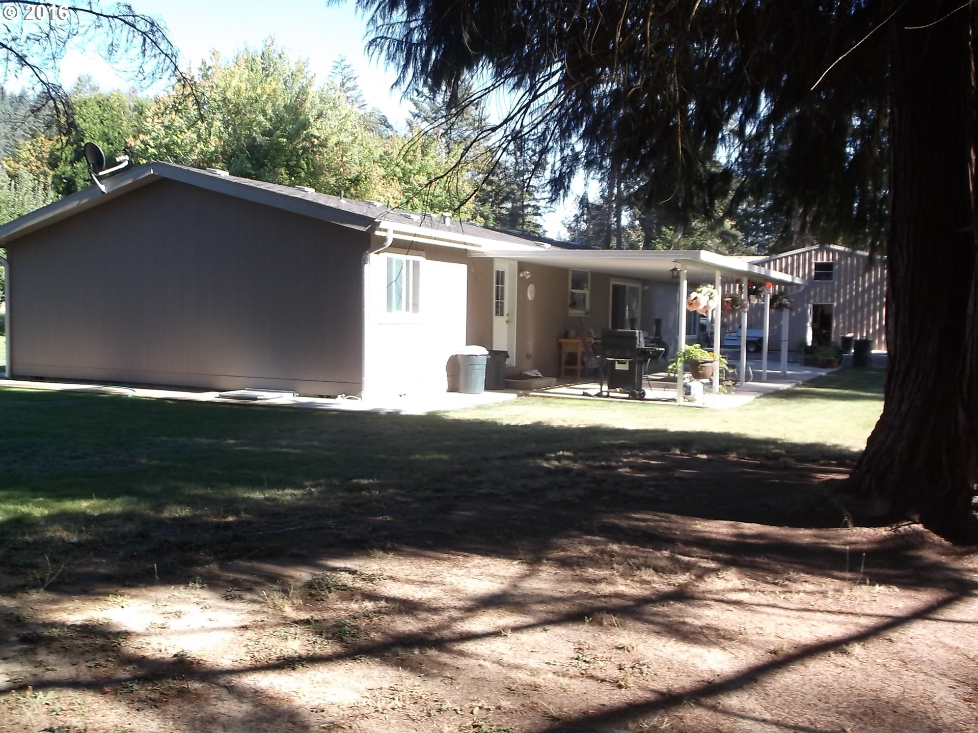 98220 Bridge Lane Myrtle Point, OR 97458 - Photo 9 of 32