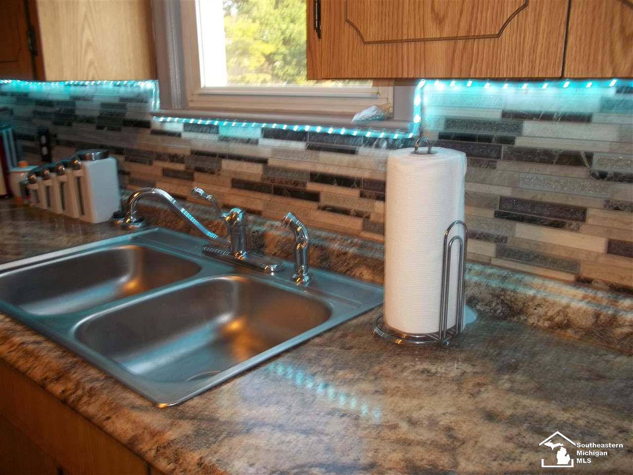 1510 East Hurd Road Monroe, MI 48162 - Photo 4 of 21 31389334-3.JPG