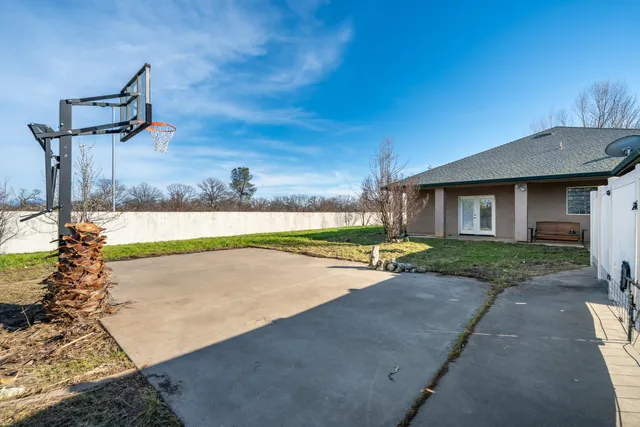 $599,900 | 2199 Princeton Way, Redding, CA 96003