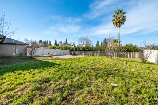 $599,900 | 2199 Princeton Way, Redding, CA 96003