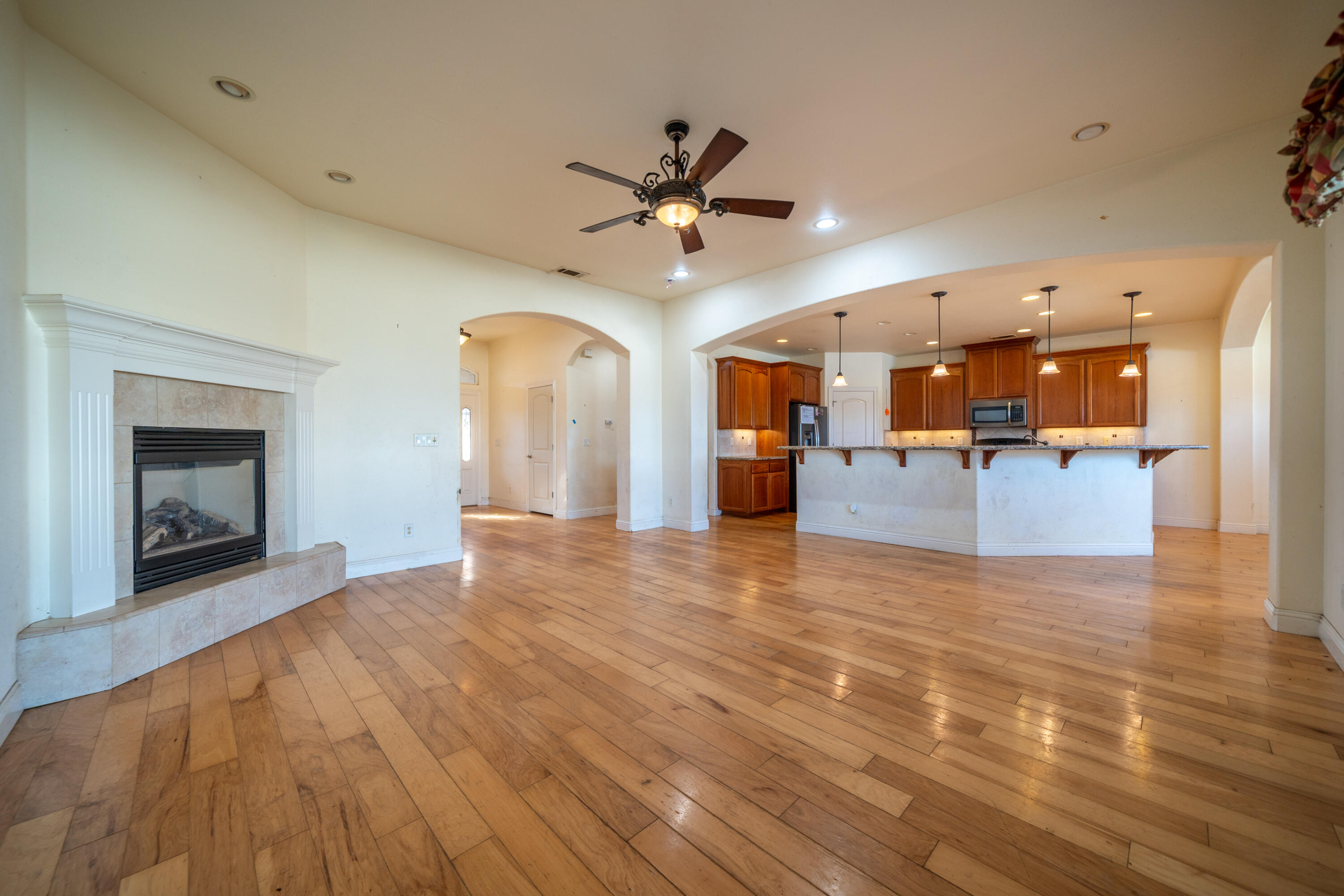 2199 Princeton Way Redding, CA 96003 - Photo 6 of 33 Family Room