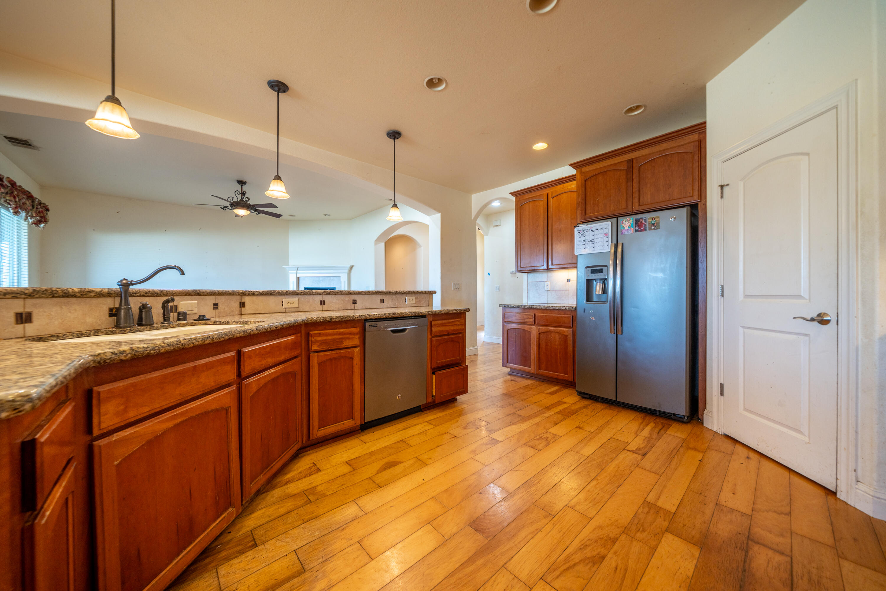 2199 Princeton Way Redding, CA 96003 - Photo 9 of 33 Kitchen