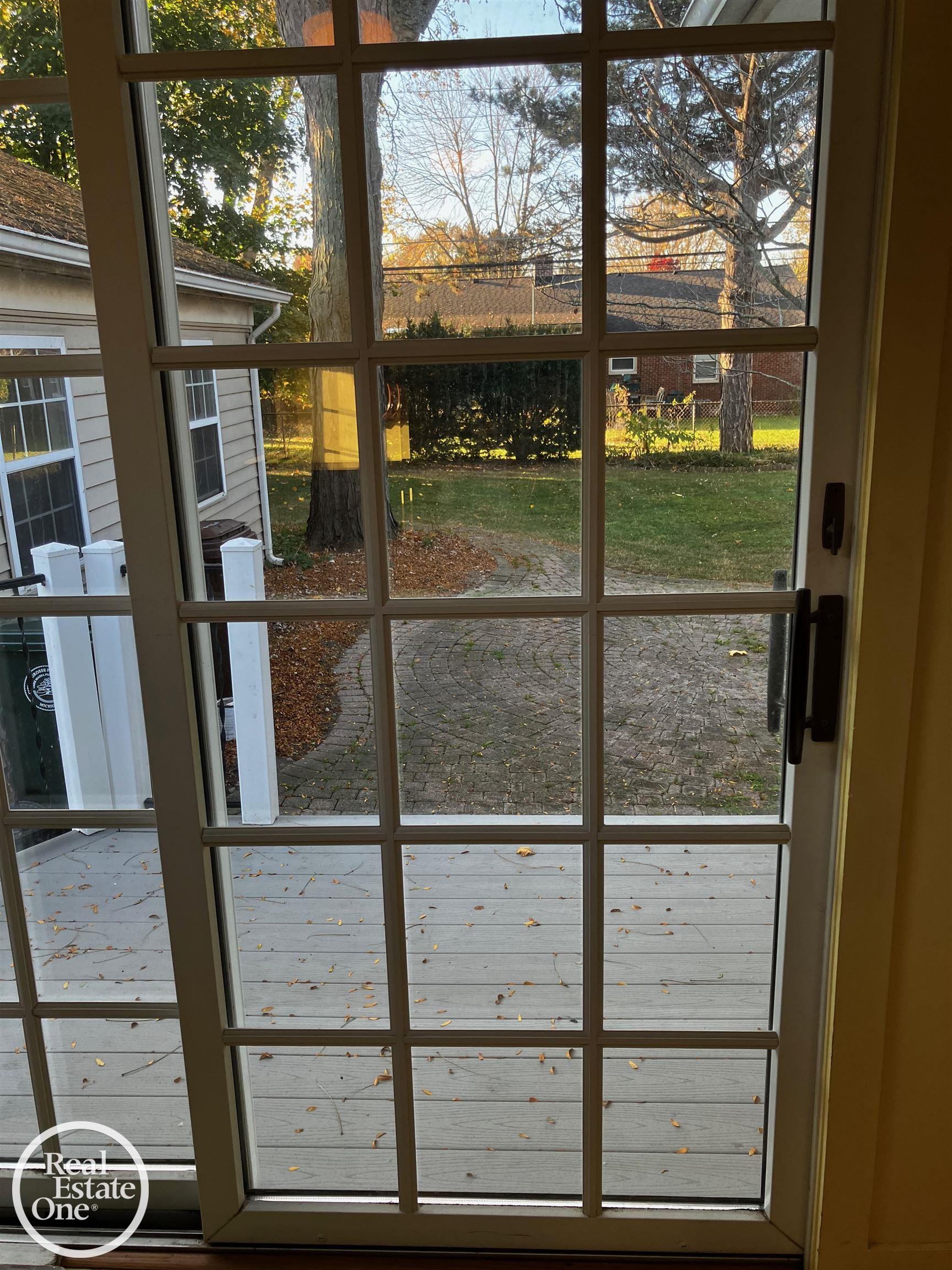 735 Hampton Road Grosse Pointe, MI 48236 - Photo 14 of 27 50160634-2d40d63a-9f9e-47a9-b2f0-141080867e7a.JPG