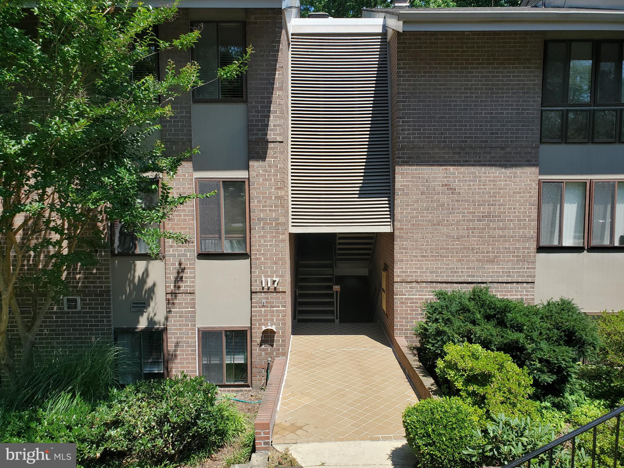 117 Cross Keys Road, Unit R117F Baltimore, MD 21210 - Photo 2 of 34 Lovely Modern Front Entry