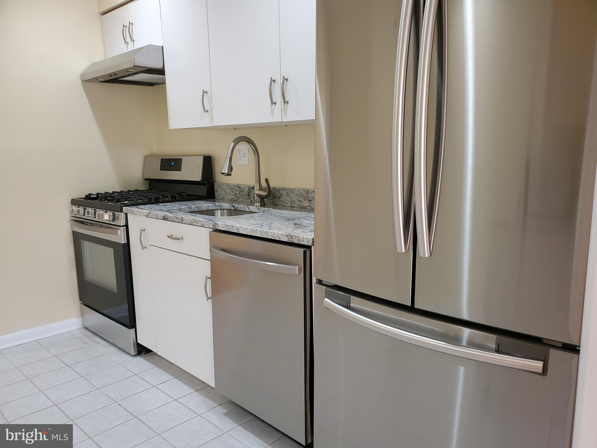 117 Cross Keys Road, Unit R117F Baltimore, MD 21210 - Photo 13 of 34 All New Stainless Appliances