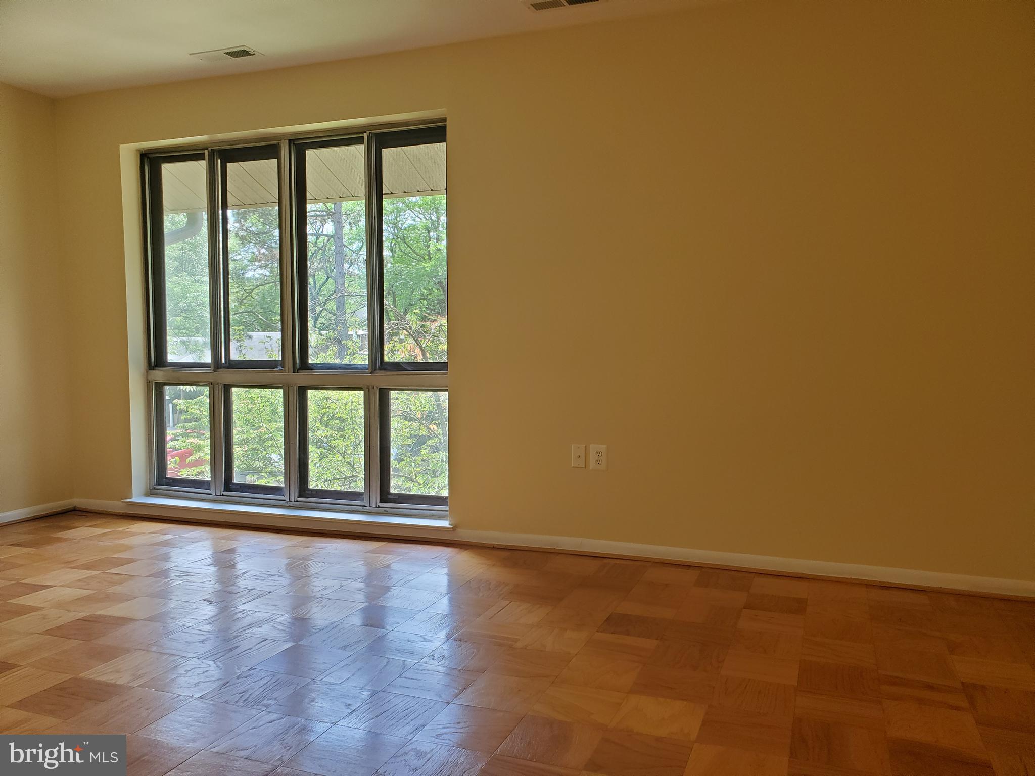 117 Cross Keys Road, Unit R117F Baltimore, MD 21210 - Photo 19 of 34 Large Bedroom With Natural Light