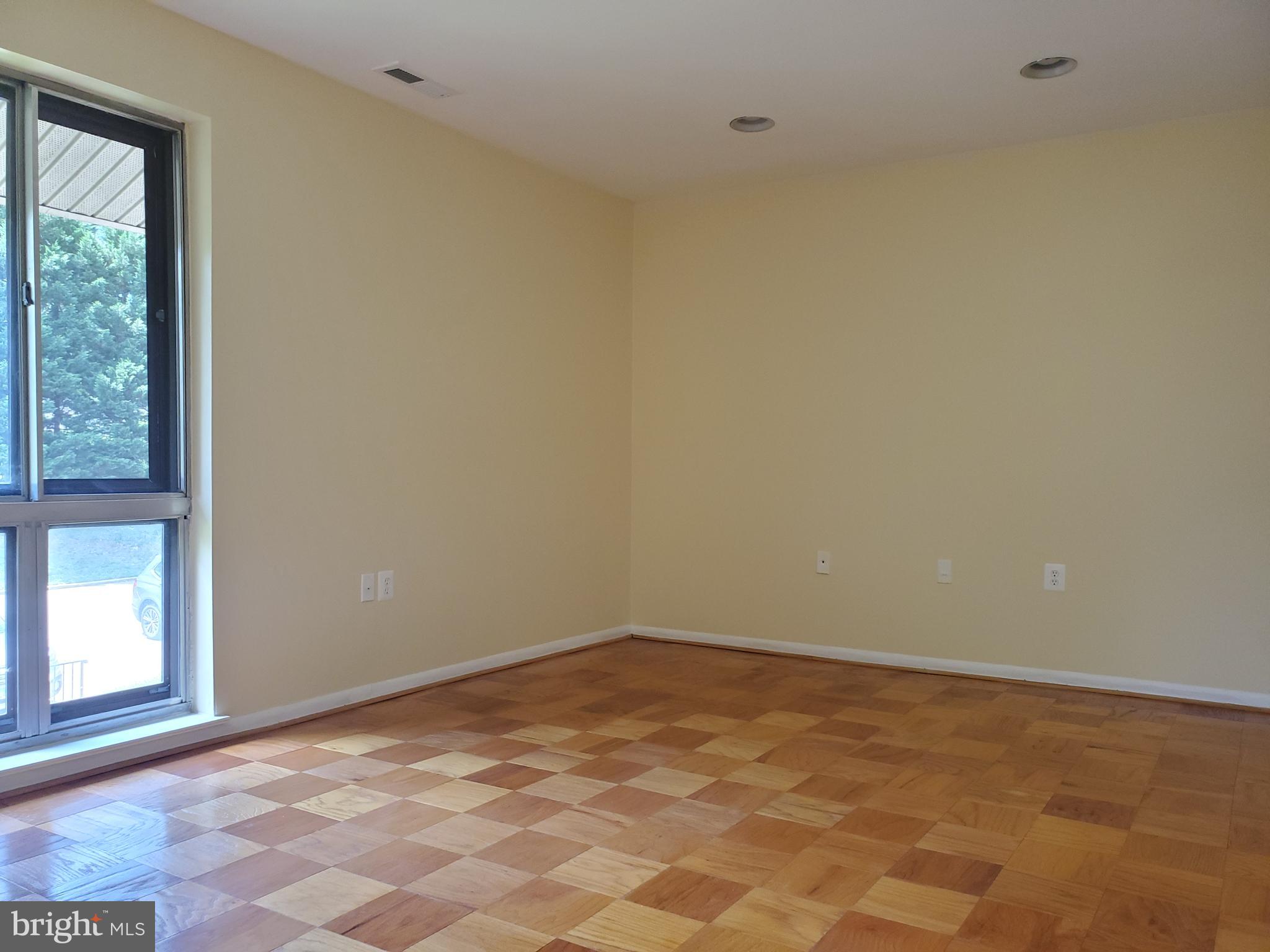 117 Cross Keys Road, Unit R117F Baltimore, MD 21210 - Photo 20 of 34 Bedroom Recessed Lighting
