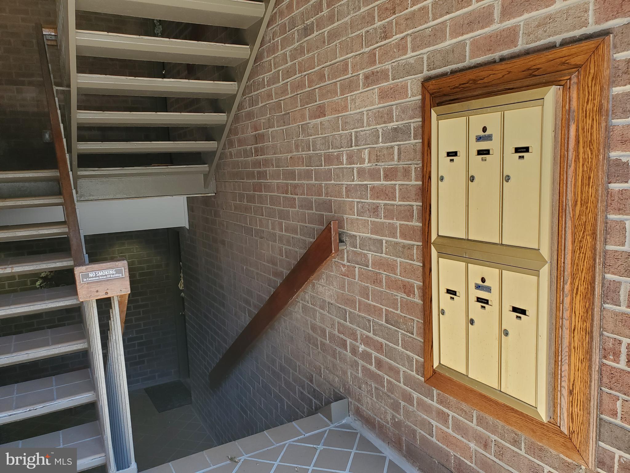 117 Cross Keys Road, Unit R117F Baltimore, MD 21210 - Photo 3 of 34 Building Entrance Foyer/Mail Pick Up