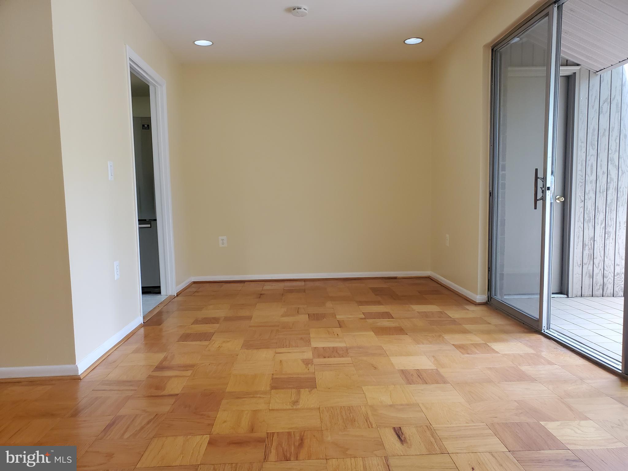 117 Cross Keys Road, Unit R117F Baltimore, MD 21210 - Photo 10 of 34 Dining Room with Rear Balcony Access