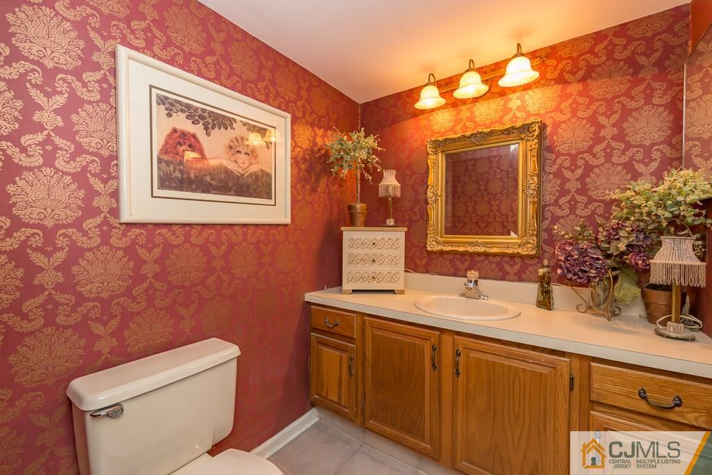 57 Fieldstone Road Bedminster, NJ 07921 - Photo 8 of 22 a bathroom with a toilet sink and mirror