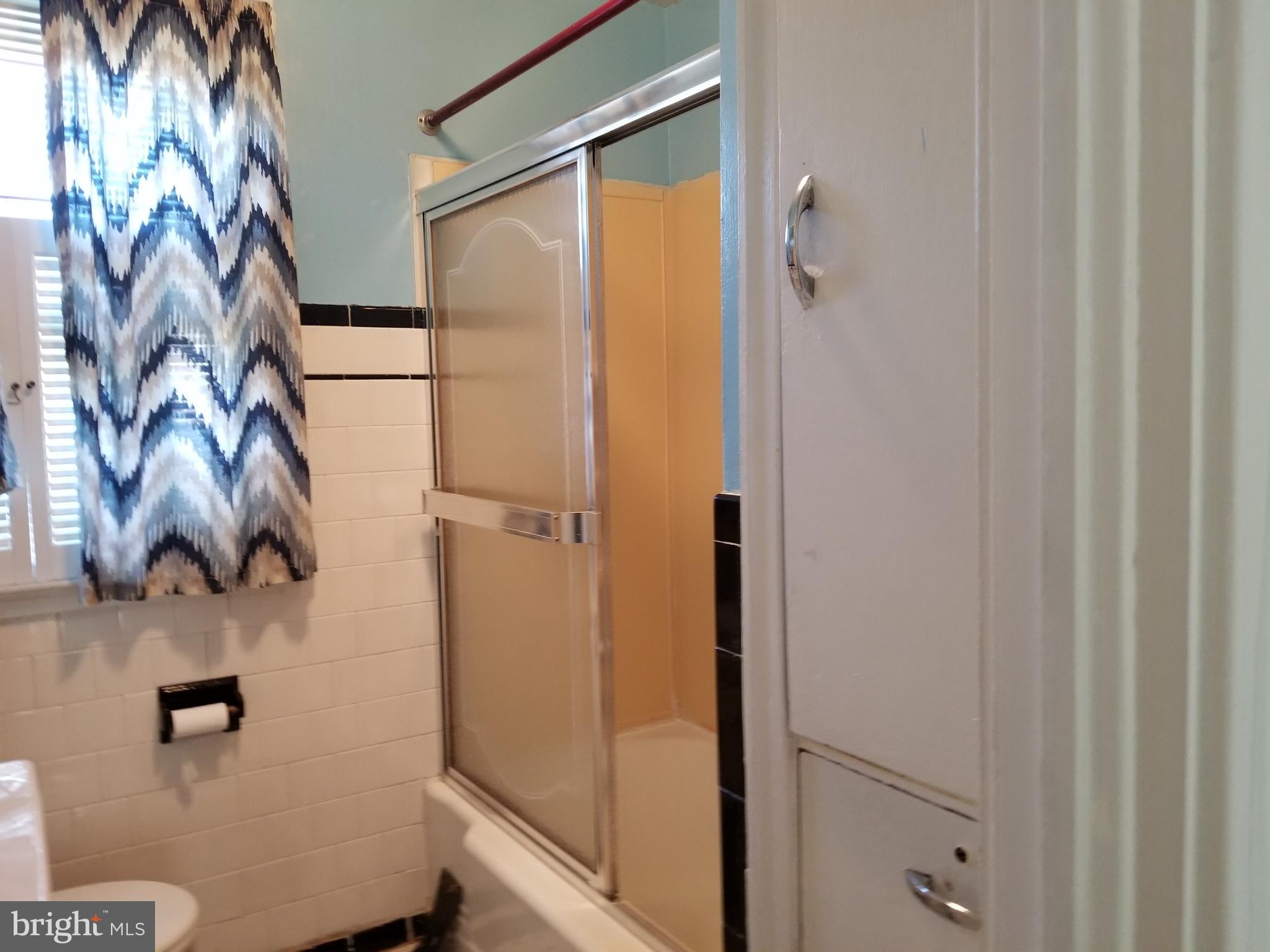 2007 Burnwood Road Baltimore, MD 21239 - Photo 27 of 62 Bath