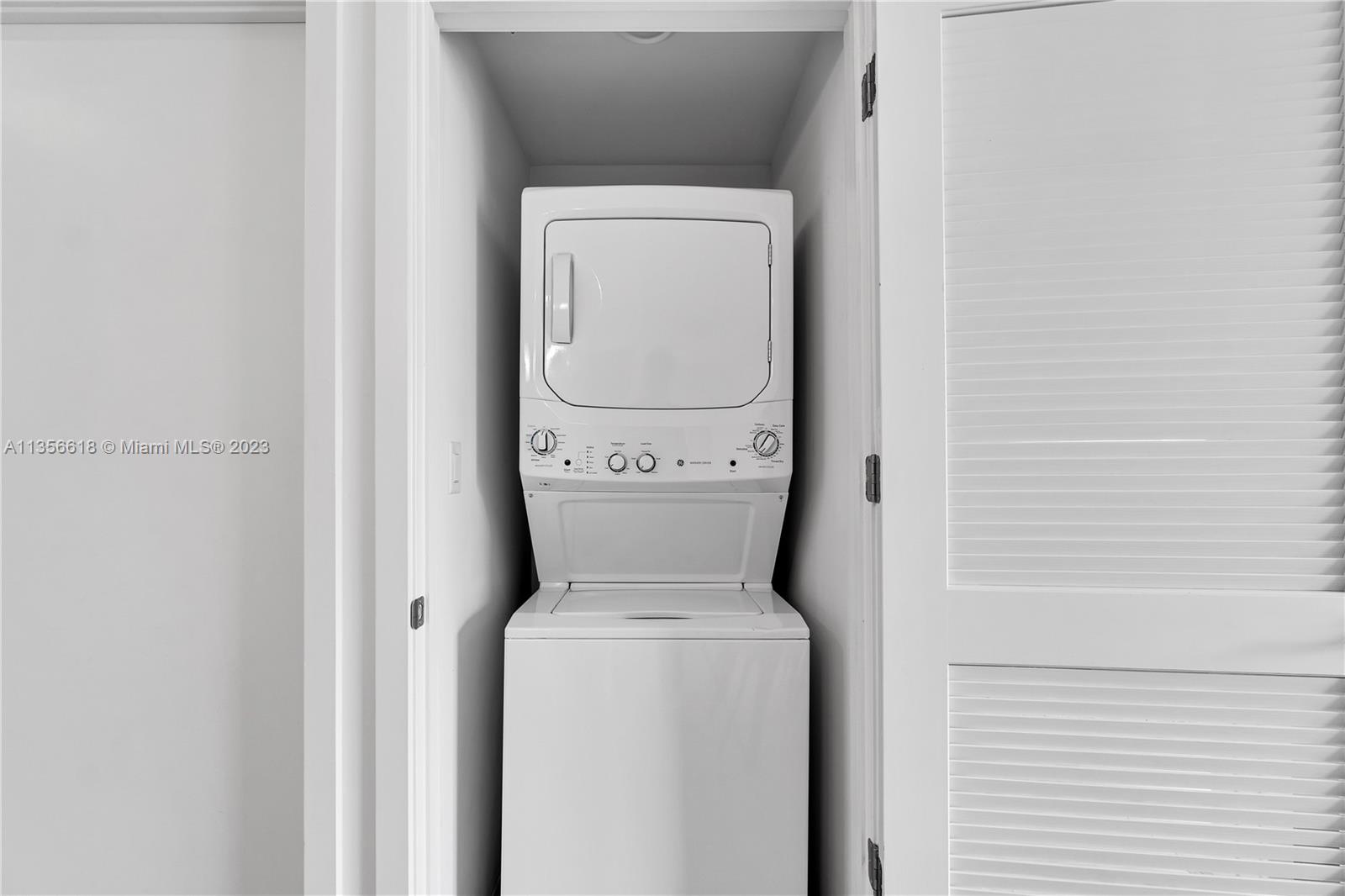 3900 Biscayne Boulevard, Unit S320 Miami, FL 33137 - Photo 28 of 42 a utility room with dryer and washer