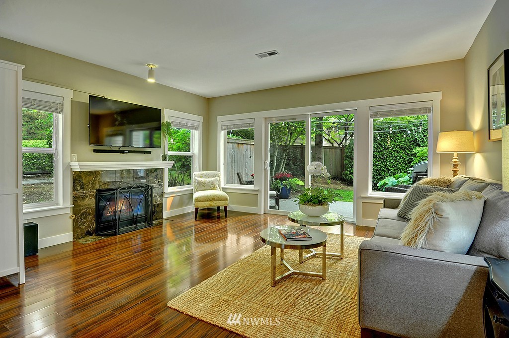 4808 Northeast Sunset Boulevard Renton, WA 98059 - Photo 2 of 18