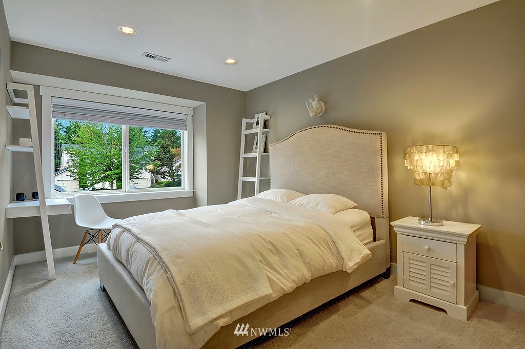 4808 Northeast Sunset Boulevard Renton, WA 98059 - Photo 14 of 18