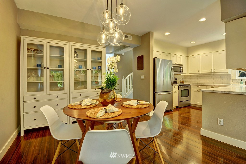 4808 Northeast Sunset Boulevard Renton, WA 98059 - Photo 4 of 18