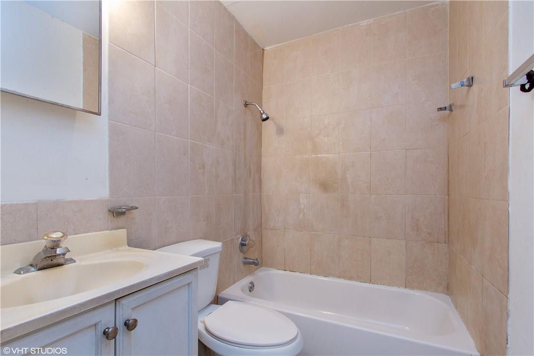 11398 Southwest 227th Terrace Miami, FL 33170 - Photo 12 of 13 a bathroom with a sink toilet and bathtub