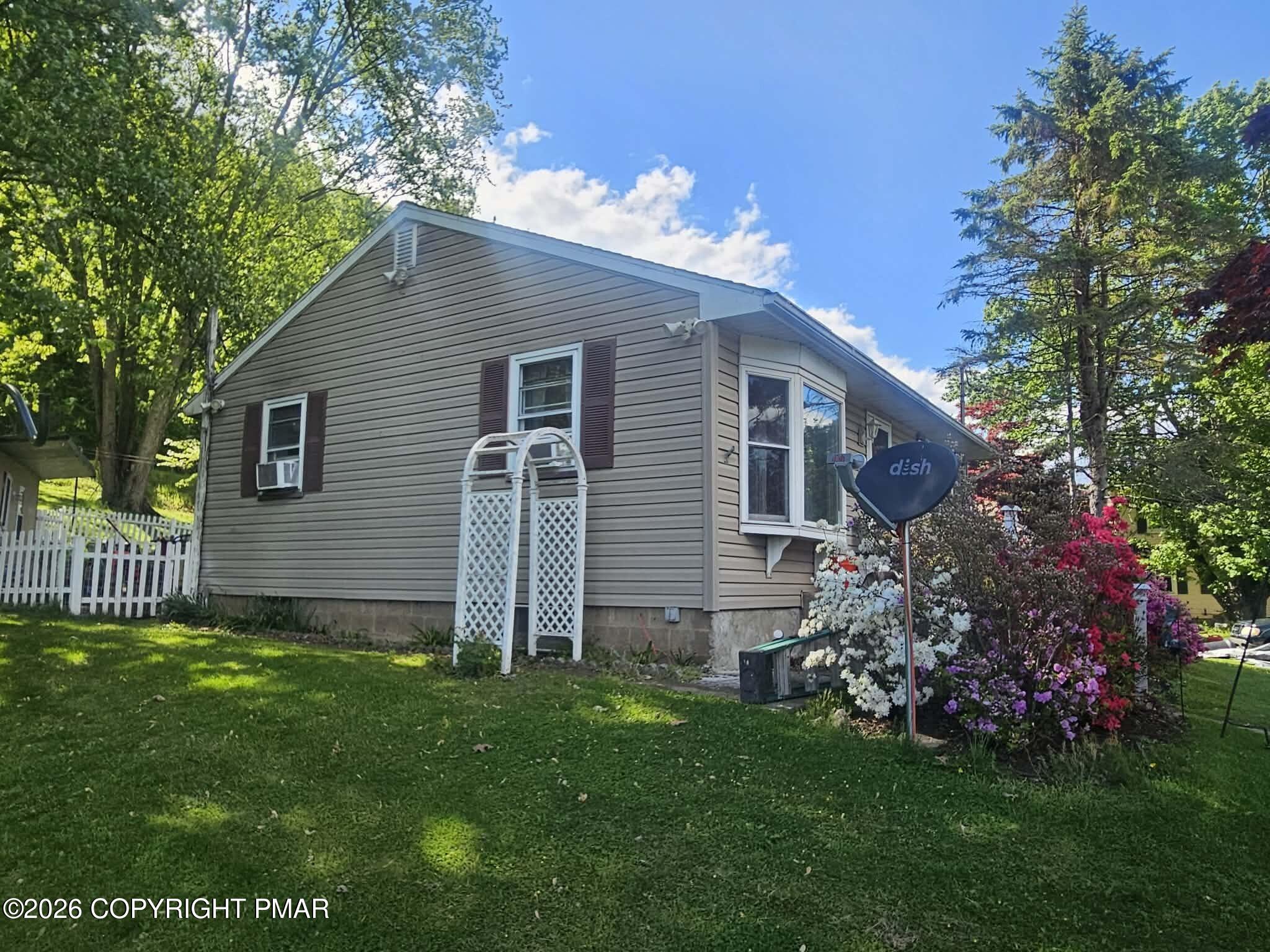 438 Slateford Road Mount Bethel, PA 18343 - Photo 3 of 21 645389e8-fe98-4a94-8a6f-55417edae9e7