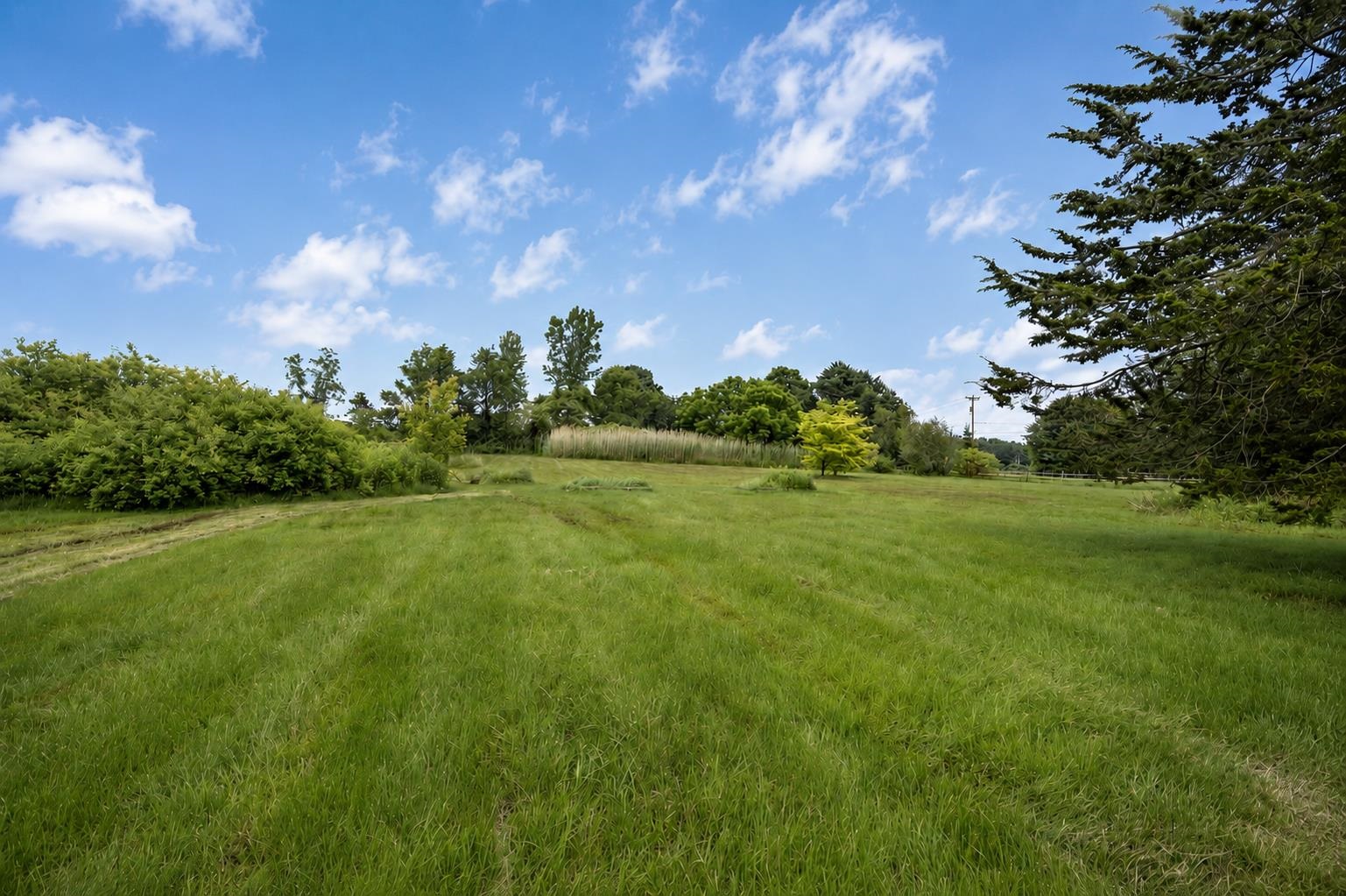 2835 Mountain View Road Williston, VT 05495 - Photo 2 of 30