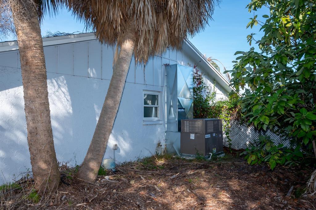 3465 Gulf Lane Rotonda West, FL 33947 - Photo 10 of 42 a backyard of a house