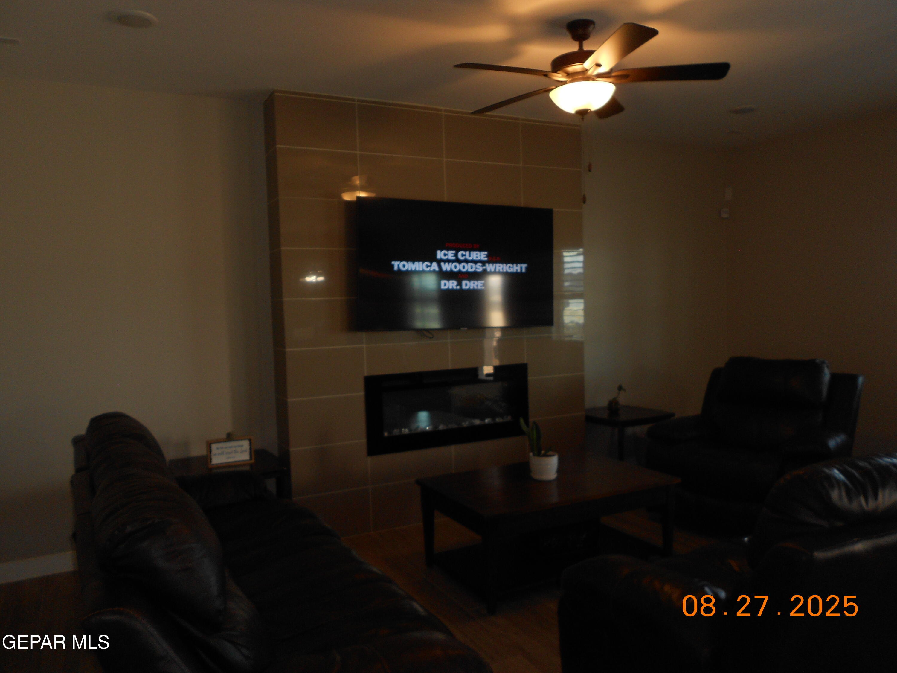 10013 Hueco Jct Road Socorro, TX 79927 - Photo 5 of 28 Family Room