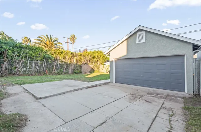 $1,199,999 | 5414 Hillcrest Drive, Los Angeles, CA 90043