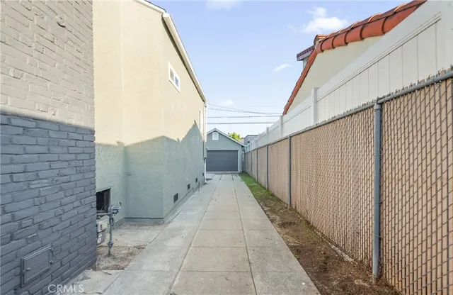 $1,199,999 | 5414 Hillcrest Drive, Los Angeles, CA 90043