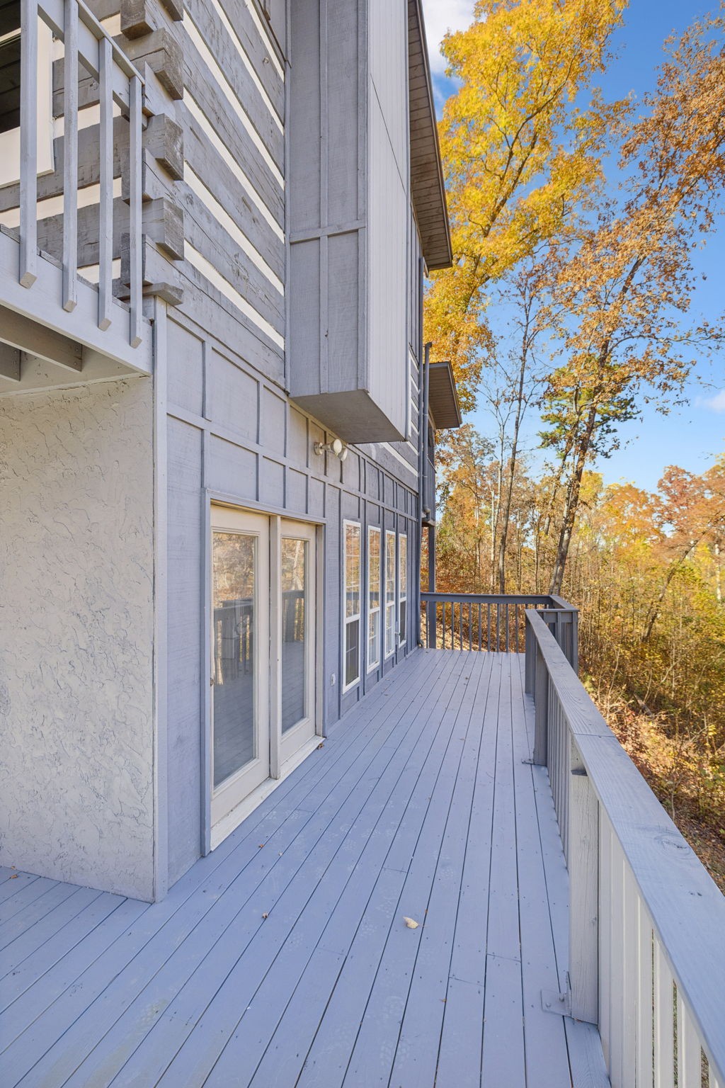 306 Beech Ridge Lane Gatlinburg, TN 37738 - Photo 8 of 24 a view of a balcony with wooden floor and fence