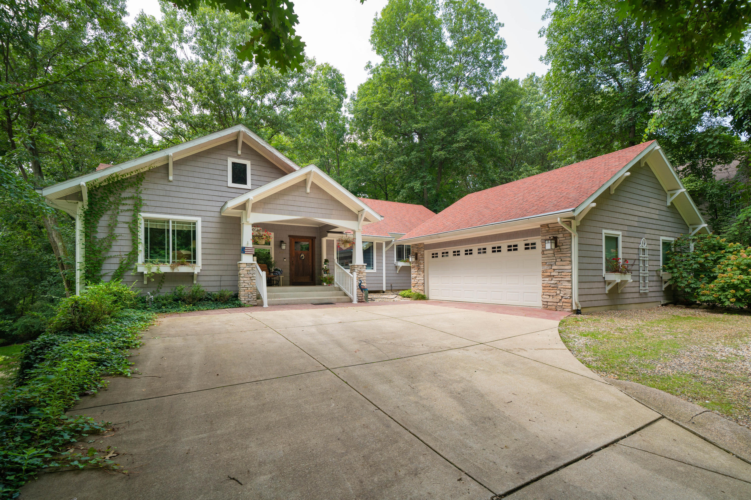 3778 Hathaway Road Kalamazoo, MI 49009 - Photo 1 of 34 3778_Hathaway_Road_01