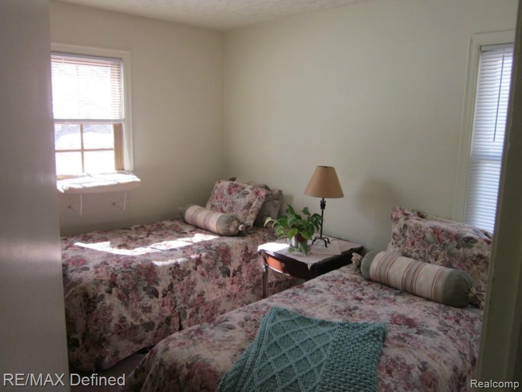 330 Elmhill Road Rochester Hills, MI 48306 - Photo 21 of 27
