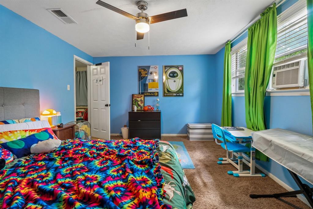 820 North Bowen Road Arlington, TX 76012 - Photo 33 of 40 a bed room with furniture and a bed