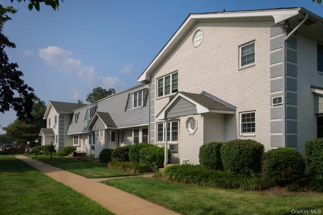 $3,680 | 23 Weaver Drive, Unit 38A, Massapequa, NY 11758