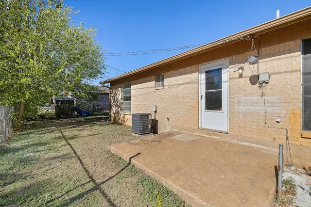 $1,200 | 2402 Cottonwood Drive, Unit B, Georgetown, TX 78628