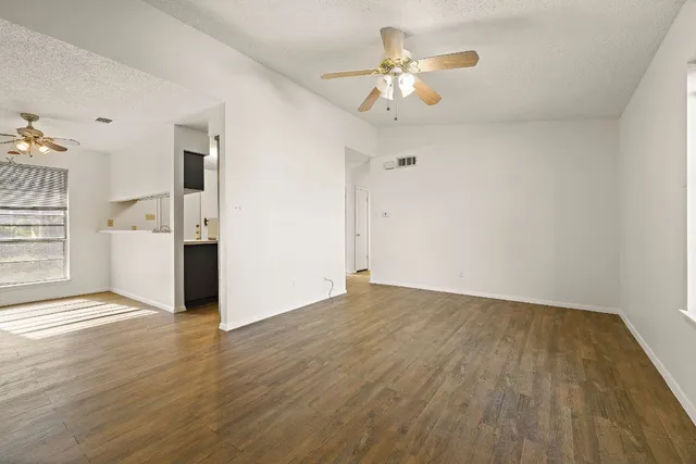 $1,200 | 2402 Cottonwood Drive, Unit B, Georgetown, TX 78628