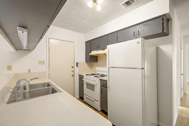 $1,200 | 2402 Cottonwood Drive, Unit B, Georgetown, TX 78628