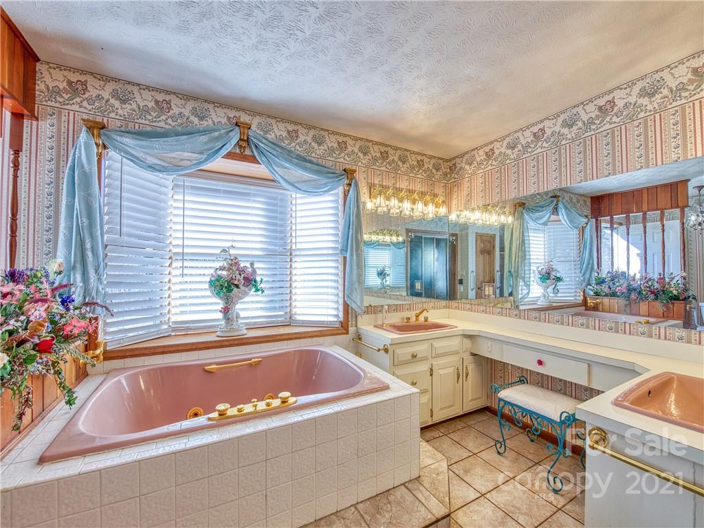 17 Royal Ridge Road Clyde, NC 28721 - Photo 23 of 38 a bathroom with a tub a sink and a large window