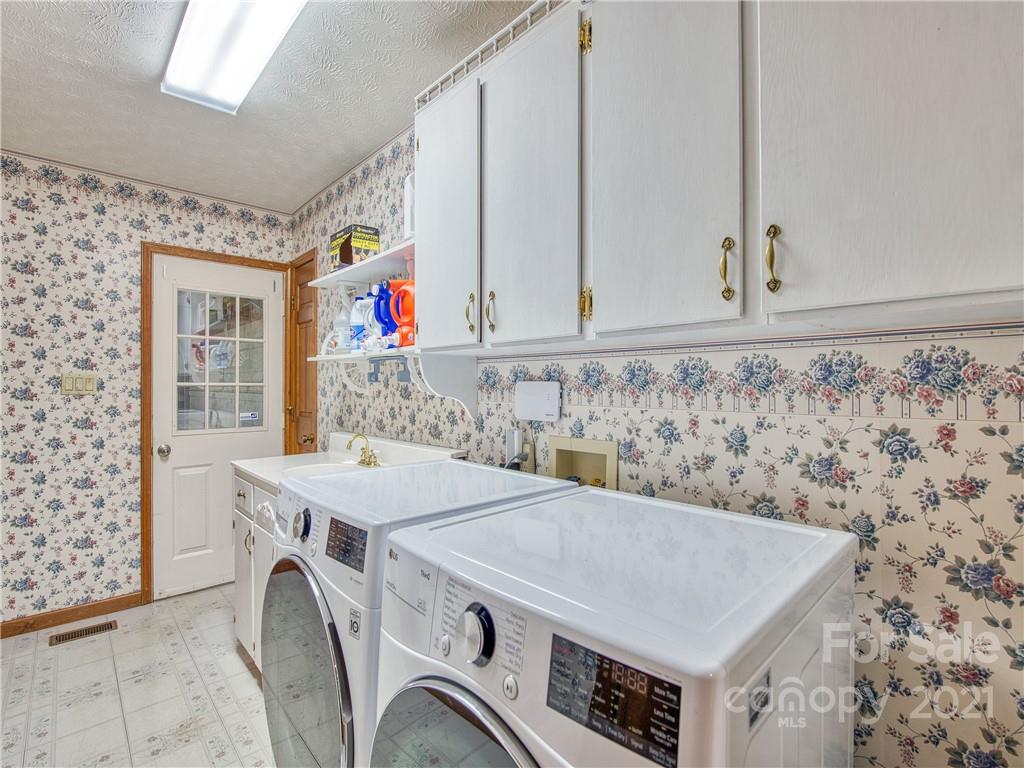 17 Royal Ridge Road Clyde, NC 28721 - Photo 29 of 38 a utility room with dryer and washer