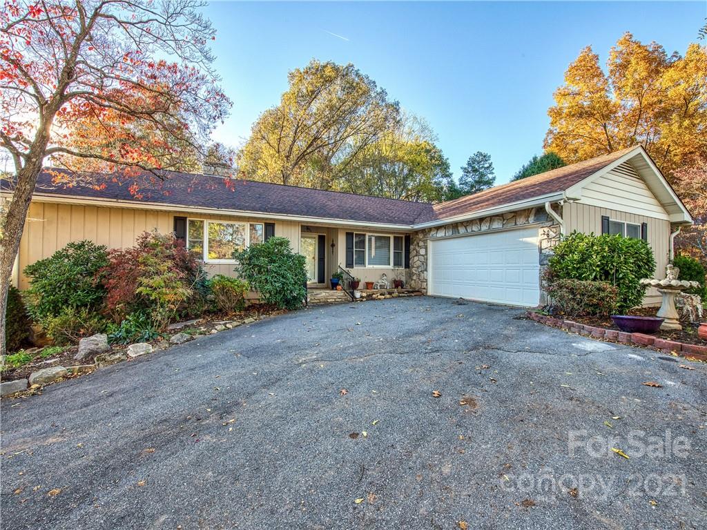 17 Royal Ridge Road Clyde, NC 28721 - Photo 3 of 38 a view of outdoor space and yard
