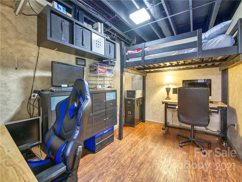 17 Royal Ridge Road Clyde, NC 28721 - Photo 32 of 38 a room with musical instruments
